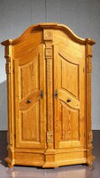 Ruhásszekrény , parasztszekrény