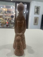 Homolya Róbert anya lányával kerámia szobor