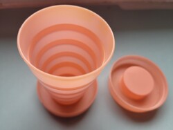 ÖSSZECSUKHATÓ RETRO MŰANYAG POHÁR