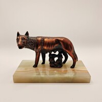 Capitoliumi farkas szobor ónix talpon – Romulus és Remus