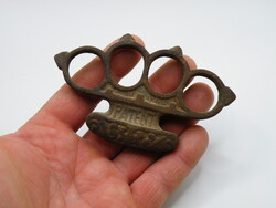 K251 Cca 1900 fém boxer Patent Boxer fogóján díszített mintákkal h:11 cm csendőr