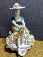 Gyönyörű porcelán kisasszony!