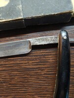 Antik egyenes borotvakès.