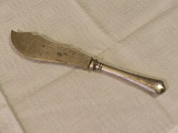 EZÜST NYELŰ HALAS TÁLALÓ KÉS