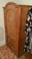 Biedermeier stílusú, egyajtós fa ruhásszekrény