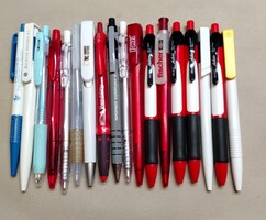 Golyóstollak egyben. Mindegyik szépen ír.