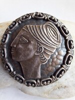 Kézzel készült,Iparművész női fejes bross
