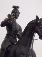 Antik, német ulánus trombitás katona fém lovasszobor