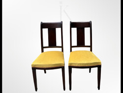Classic Antique-Style Upholstered Hardwood Chair