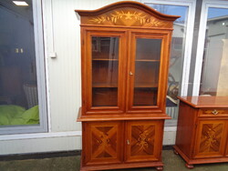Vitrines szekrény
