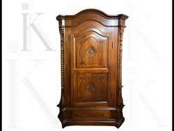 Antik stílusú ruhás, - gardrób szekrény