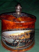 Régi gyönyörű jelenetes KORONA fogantyús fém kakaós dísz doboz 14 x 12 cm a képek szerint