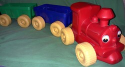 Régi DMSZ hibátlan húzogathatós játék műanyag vonatszerelvény 60 cm összerakva REPRO a képek szerint