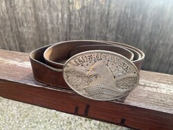 Ez egy amerikai sasos bőröv ővcsat