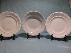 2 lapos és egy mély Zsolnay tányér