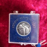 Eladó ez az emlékveret ,Körmöczbányai pénverő kiadásában, másolat