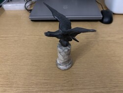 Antik turul madár szobor