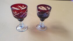 Röviditalos talpas pohár bordó színű metszett üveg pálinkás pohár