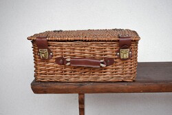 Vintage fonott vessző piknik kosár