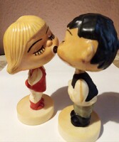 Csókolózó, mágneses baba pár