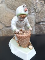 Zsolnay rőzsegyűjtő fiú