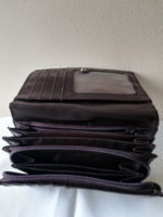 Pénztárca sok rekesszel   1300 Ft