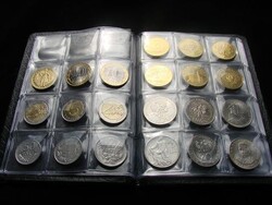 Schulz zsebalbum 96 db. közepes méretű érméhez. Az ezüst 200 forintos még belefér.