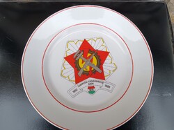 Ritka Magyar Néphadsereg Kiképzési Eszközgyártó Üzem részére készült emlék porcelán falitányér