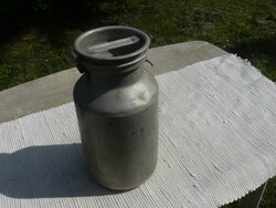 Régi , retró alumínium tejes kanna , tejhordó edény