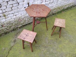 ERDÉLYI KÉZMŰVES ASZTAL 2 DB ÜLŐKÉVEL #016