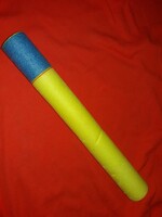 Szivaccsal bevont víz alá nem süllyedő "vizi puska" henger fröcsi strandjáték 42 cm a képek szerint