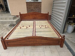 Eladó egy NAGY MÉRETŰ TÖLGY  franciaágy, 2db ágyráccal.  Bútor szép állapotú.