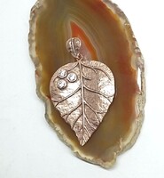 Ezüst medál,aranyozott,levél forma 3 cirkónia kővel,kézműves.