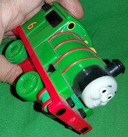 2009.Eredeti MATTEL nagyobbacska THOMAS a gőzmozdony PERCY 6 sz. guruló játék 10 cm képek szerint
