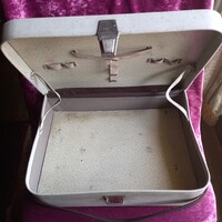 Retro írógép vagy piknik koffer