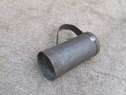 Régi eszköz bádog mérőedény