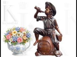 Fiú szarv-kürttel, nehéz, tömör bronz szobor