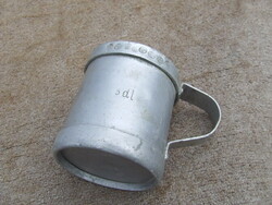 Régi eszköz alumínium mérőedény