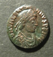 Római Bronz Valentinianus Angyal koszorúval (AA36)