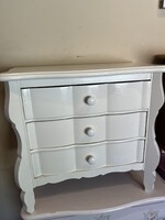 Kis fehér komódka 60/ 65x35 eladó 34000 ft bp.17 ker
