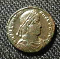 Római Bronz Valentinianus Angyal koszorúval (AA13)