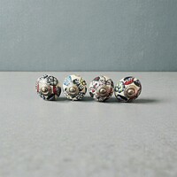 (v23 )  4 db-os vintage stílusú kézzel festett porcelán bútorgomb szett