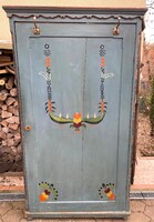 Régi népi festett előszoba szekrény előszoba fal paraszti bútor