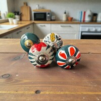 (v22 )  4 db-os vintage stílusú kézzel festett porcelán bútorgomb szett