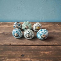 (v25 )  6 db-os vintage stílusú kézzel festett porcelán bútorgomb szett