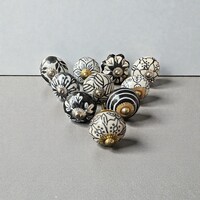 (v47 )  10 db-os vintage stílusú kézzel festett porcelán bútorgomb szett