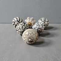 (v20 )  6 db-os vintage stílusú kézzel festett porcelán bútorgomb szett