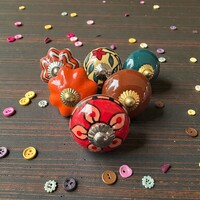 (v11 )  6 db-os vintage stílusú kézzel festett porcelán bútorgomb szett