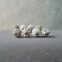 (v41 )  6 db-os vintage stílusú kézzel festett porcelán bútorgomb szett