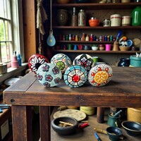 (v2 )  6 db-os vintage stílusú kézzel festett porcelán bútorgomb szett